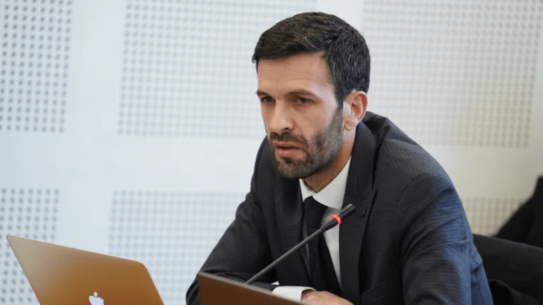 Rrahmani i kundërpërgjigjet Gërvallës: Paga e Gani Jakupin s’është modeste, është më e lartë se e kryeministrit dhe presidentes
