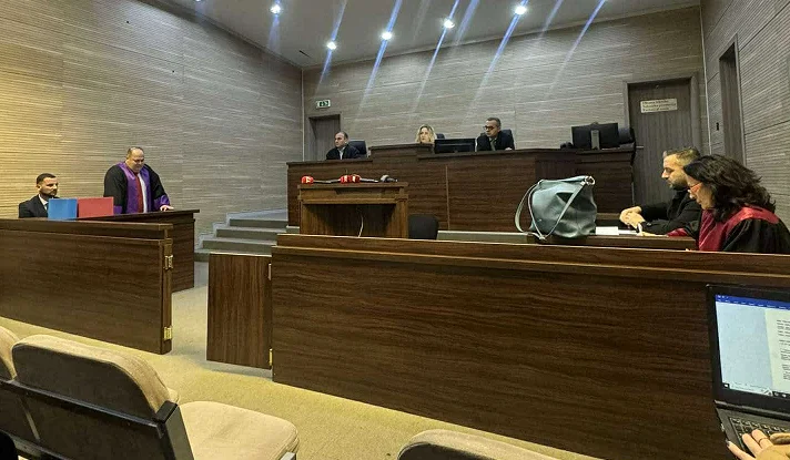 Le procès pour disparition d ' un médecin de l ' Armée de libération du Kosovo a été lancé et la partie soupçonnée d ' avoir disparu