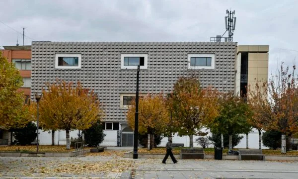 Pristina Gemeinde antwortet das Ministerium für Kultur: Der Konzertsaal wurde aufgrund von EU-Sanktionen ausgesetzt