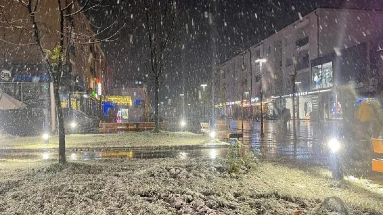 Die Einheimischen, die Polizei mit Berufungen: An die Straßenbedingungen anpassen, wurden mehrere Unfälle gemeldet