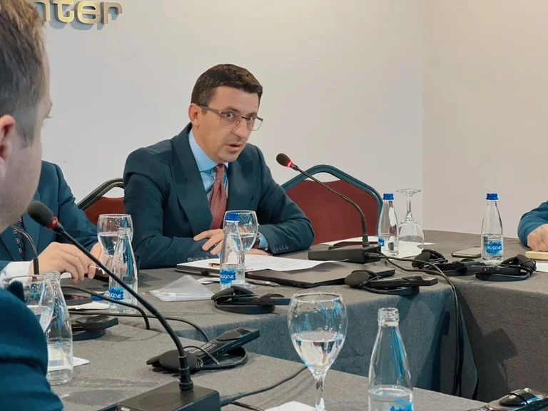 Analyse financière et économique présentée pour le projet d'expansion du chauffage central à Pristina