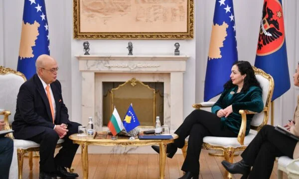 Osmani accoglie l'ambasciatore bulgaro alla riunione di addio, grazie per gli impegni