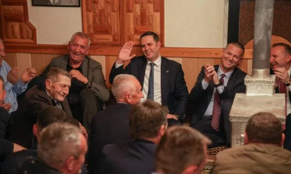 Abdixhiku en Isniq de Decani y Vranoc de Pec: Conociendo el regreso del LDK a su dirección, gente