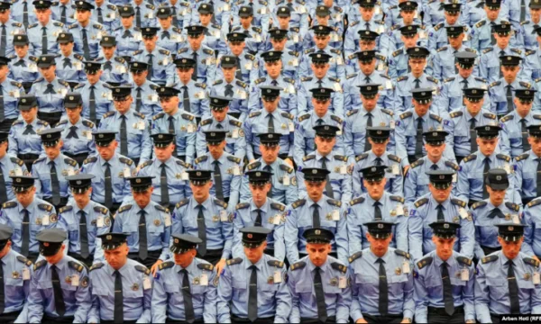 Nouvelle formation de la police du Kosovo trois mois au moins dans la région