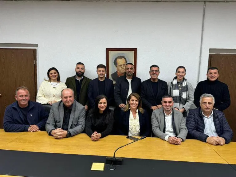 Vetevendosje en Gjilan abandona a un asamista, pasa a LDK