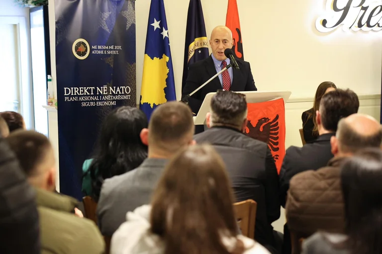 Haradinaj à Vushtri: Comme les autres traitent des appels d'offres et des subventions pour dosta, nous augmenterons les salaires et les pensions