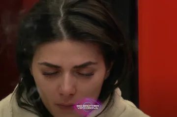 Diana éclate en larmes après avoir réalisé qu'elle partagera son lit avec Jenny