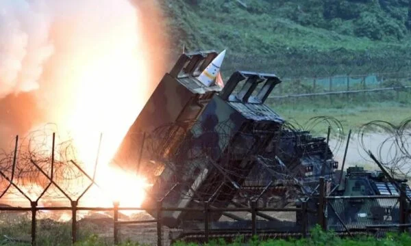 What does Beden's decision to let Ukraine strike Russia with long-range missiles mean?