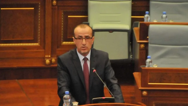 Haxhiu, Kurti: Cut a red carpet on a prime minister persecuting KLA soldiers
