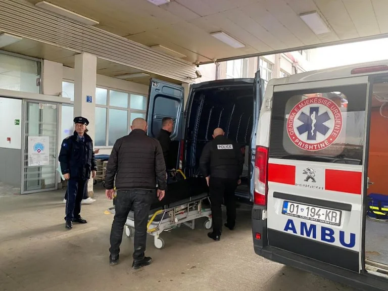 Il y a deux semaines, QKUUK est mort à Pristina.