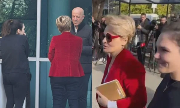 Avec une certaine sécurité, Monica Kryeki apparaît en SPAK sous la compagnie de la jeune fille