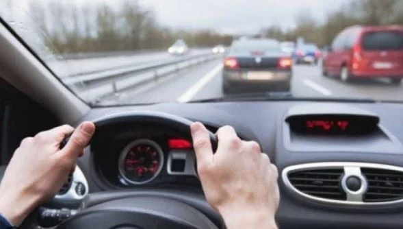 El experto alemán hace una propuesta radical: Los hombres de estilo de licencia deben conseguirlo a los 26