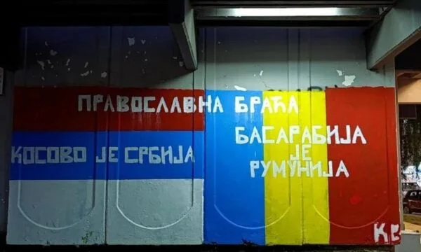Der skandalische Umzug von serbischen Fans von Crvena Ziesda: Kosovo ist Serbien