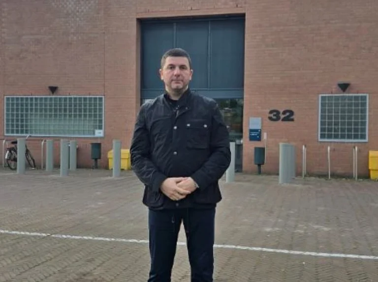 30. Jahrestag der Gründung der KLA, besucht Krasniqi Thaci und Veselin in Den Haag