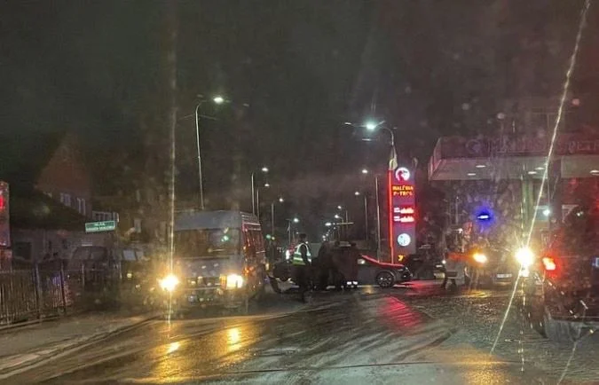 Podujevo Unfall, Polizei und Krankenwagen in der Szene