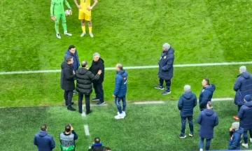 Letzte Nachrichten: Kosovo-Spieler weigern sich, ins Feld zurückzukehren