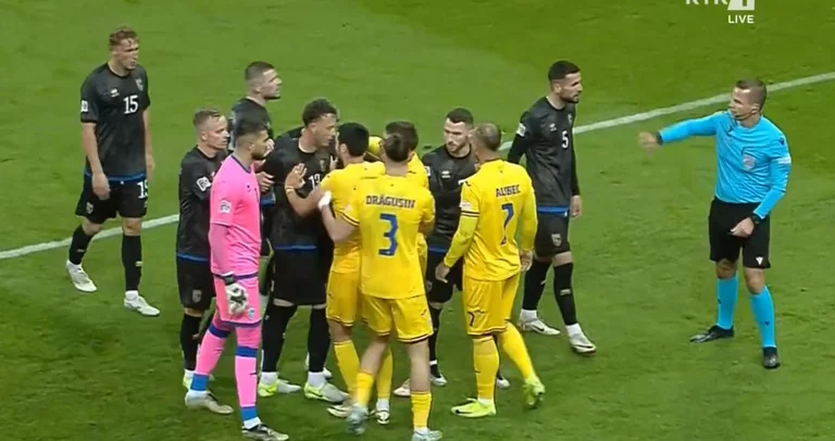 La lucha se detuvo después de las llamadas contra Kosovo por los fans rumanos