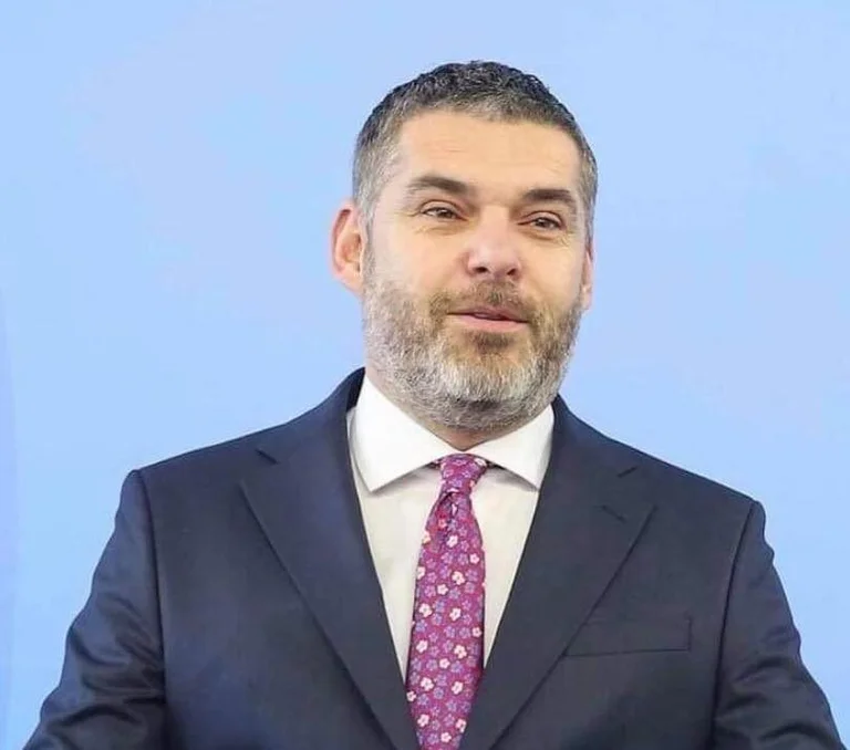 Granti prej 100 mijë eurove, tallet Kastrati: Taksat e qytetarëve për lopët qumështore të vëllait të Fitore Pacollit