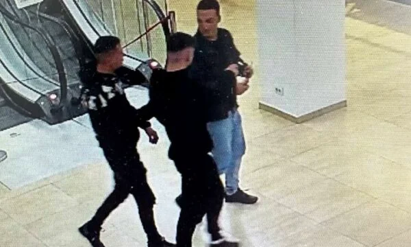 If you see these guys, call the police- suspected of misusing foreign property.