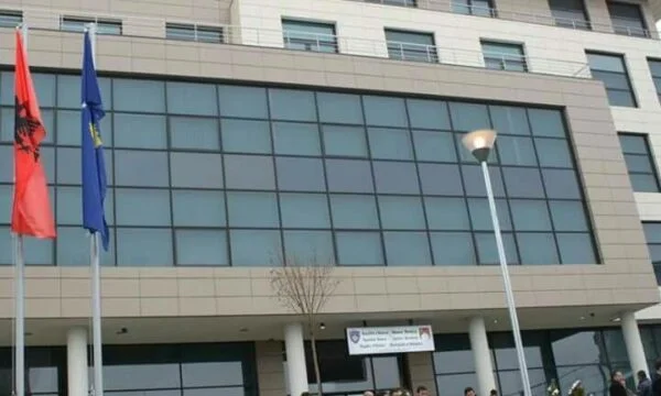 Après Pristina, Skenderaj interdit l'utilisation de gants d'éducation sexuelle