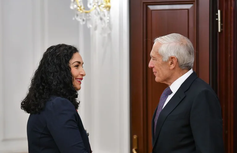 Osman aspetta l'incontro di Clarke: la tua determinazione e leadership hanno contribuito alla libertà del Kosovo