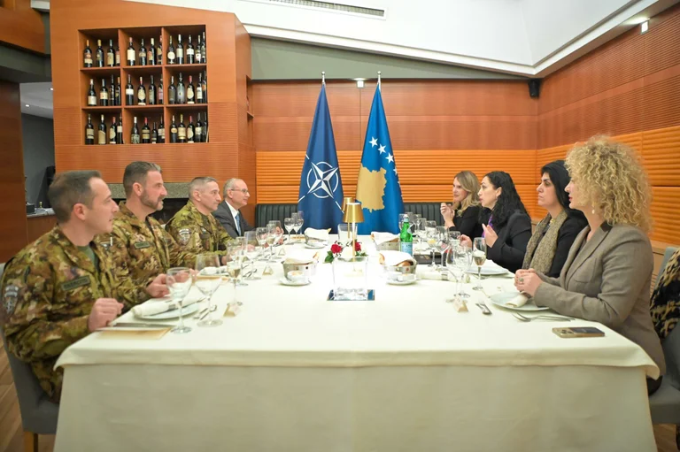 Osmani a rencontré hier soir le commandant de la KFOR, parle du nord, ajoutant des troupes