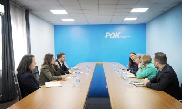 Krasniqi se reúne con el director de NDI: Estamos comprometidos a empoderar a las mujeres en la política