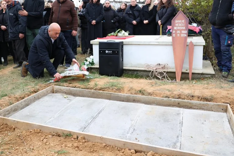 La madre de Beka Berisha enterrada