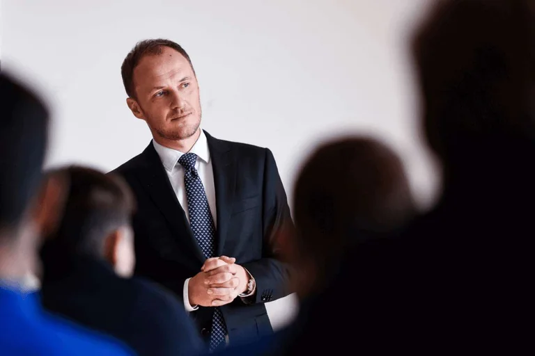 Ish-kryediplomati Selimi për vizitën e Scholz në Serbi: Qeveria e Kosovës ende nën sanksione të BE’së, flamuri gjerman midis Beogradit