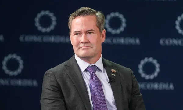 Mike Waltz réagit après que Trump lui ait confié le poste de Conseil national de sécurité : l'Amérique gardera ses alliés proches.