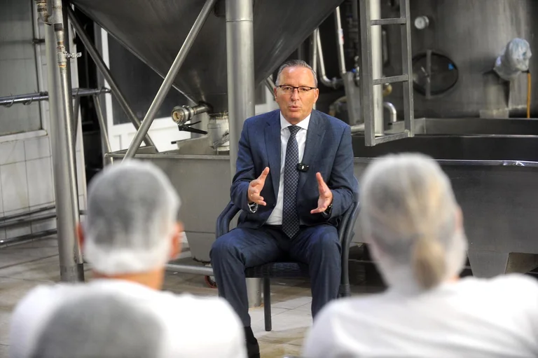 Hamza meets private sector workers in Prizren: More revenue for you, less tax for businesses
