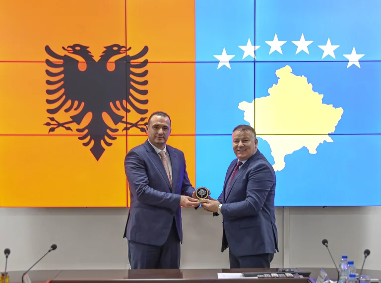 Albanien Polizeidirektor Kommen ins Kosovo, erwartet von Hoxha