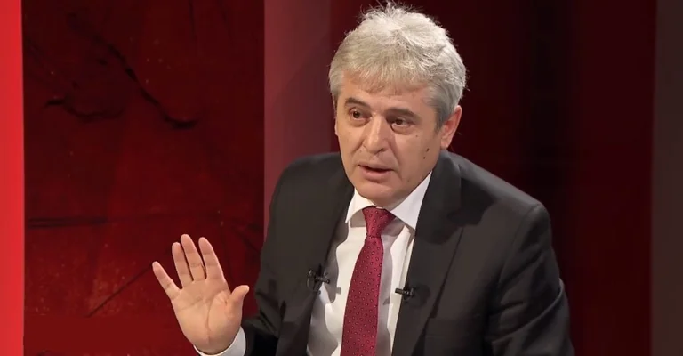 Edhe pas 4 orësh, po vazhdon intervistimi i Ali Ahmetit nga Specialja