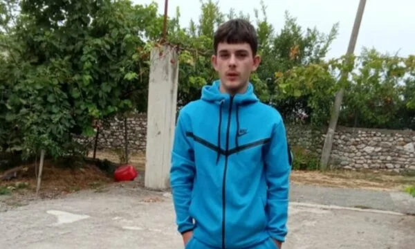 L'enfant de 15 ans disparaît à Shkodra, son père l'exhorte à revenir : Je lui ai crié dessus pour avoir combattu
