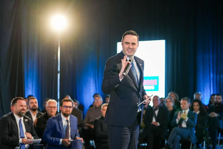 Abdixhiku étend le programme politique aux citoyens et aux groupes d'intérêts : le Kosovo doit changer