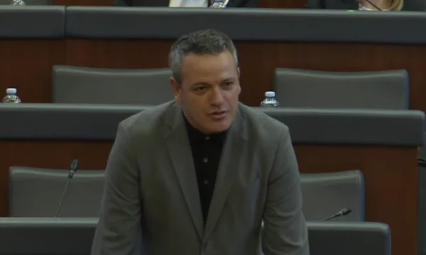 Gashi s'adresse au Murat: Vous ne pouvez pas interférer avec les prix du marché avec les décisions du gouvernement, votre marché constitutionnel