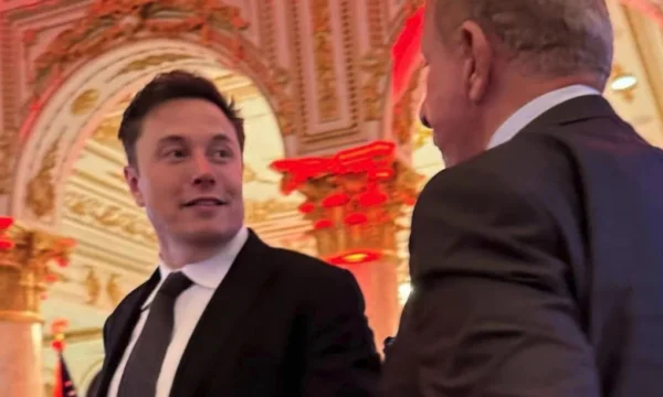 Pacolli écrit sur la rencontre avec Musk, l'appelant l'un des esprits les plus innovants de notre temps.