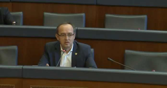 Hoti: Ekonomisë së Kosovës i mungojnë rreth 500 milionë euro