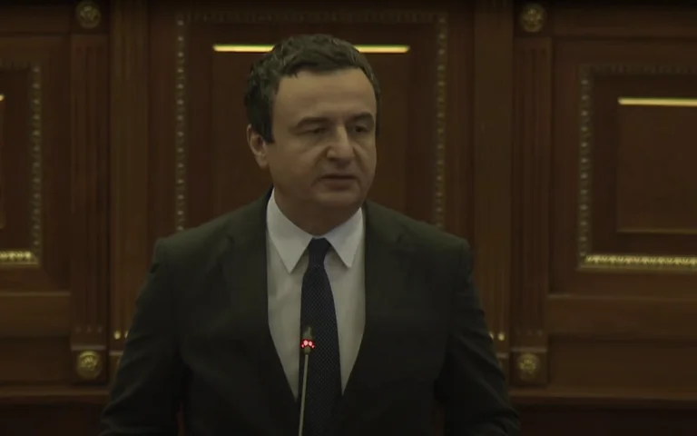 Après plusieurs mois d'absence, Kurt est de retour à l'Assemblée. Il parle du budget.