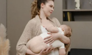 Is it dangerous to have children in your arms during your pregnancy?