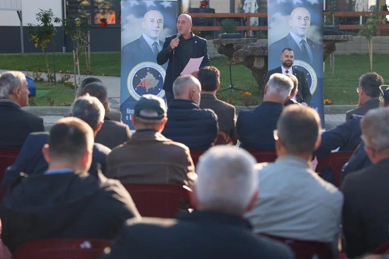 Haradinaj à la rencontre avec les agriculteurs promet un soutien financier et une technologie modernes pour eux