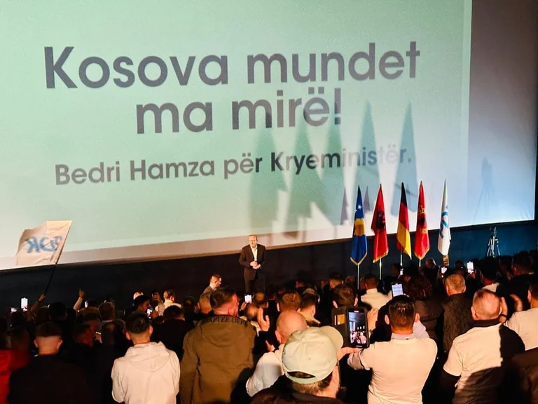 Hamza rencontre ses compatriotes à Munich : le Kosovo est le meilleur