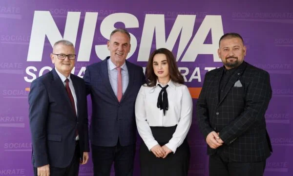 Limaj presenta i candidati della NISMA per i deputati di Ferizaj