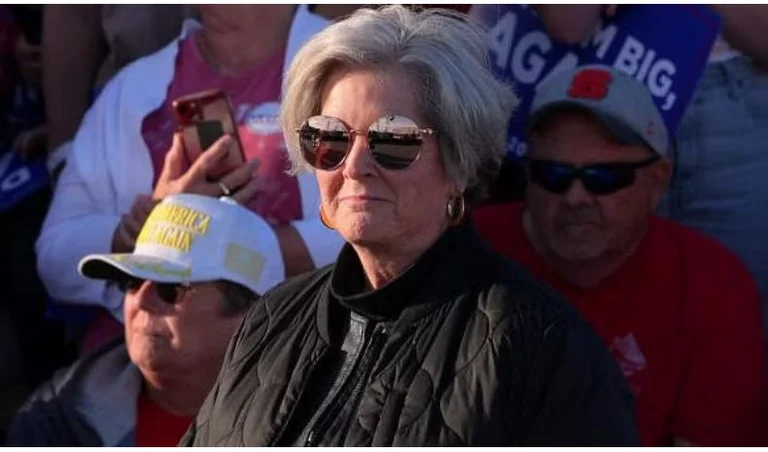 Qui est le “Ice Girl” Trump a choisi de diriger le personnel ?