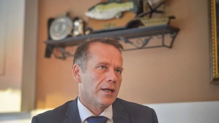 Schlechter Einsatz von Botschaftskampagnen von Kurti und Grovall, Arifi: Kosovo Diplomatie erlebt Schocks, die Feinde nicht geben können