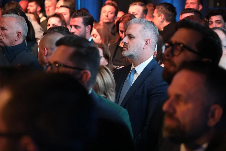 LDK's Azem: Es hora de unirnos para el cambio que necesitamos