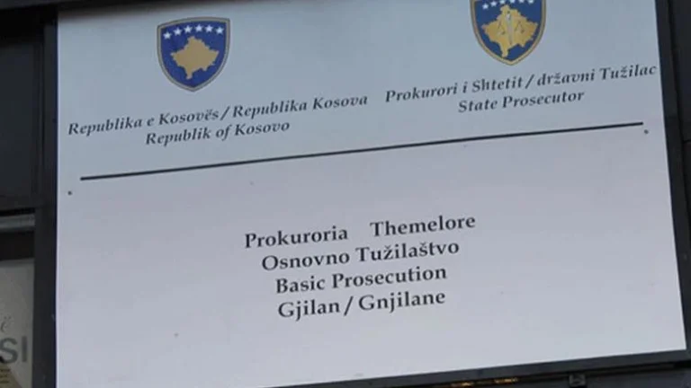 L'accusa dà dettagli sull'omicidio in Gjilan: sospetta che la vittima sia stata colpita con una pistola
