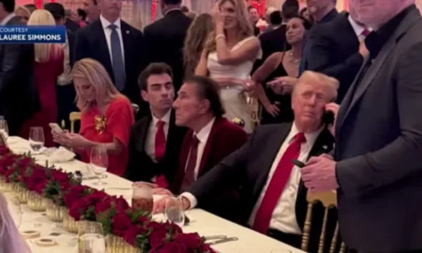 Bilder von Trump Party während der Abstimmung