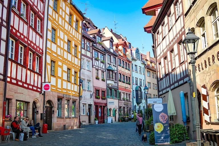 Voyagez en toute sécurité à Nürnberg et vice versa avec Pristina Ticket !
