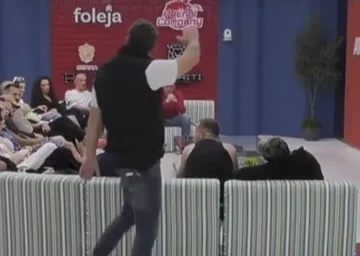 “A Venant pour brûler ma merde” - Attila a quitté la maison en chantant cette chanson (VIDEO)